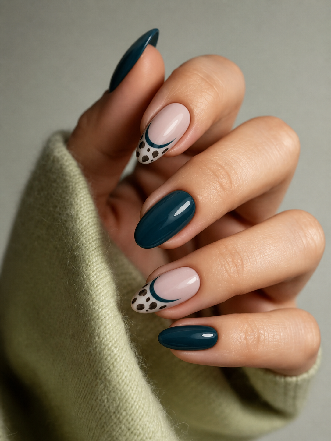 Valenxia Vanity nail art